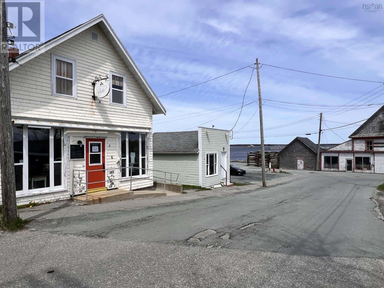 6 Beech Street — Lockeport, Nova Scotia - Photo 2 of 34