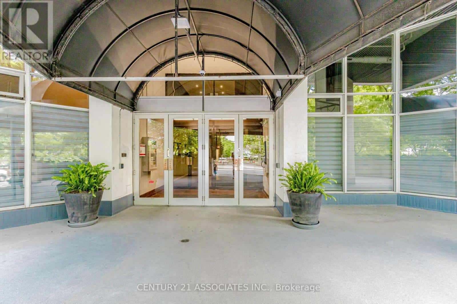 107 - 66 BAY STREET S — Hamilton (Durand), Ontario - Photo 2 of 25