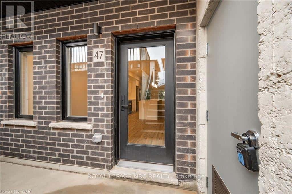 47 LILY LANE — Guelph (Clairfields/Hanlon Business Park), Ontario - Photo 3 of 33