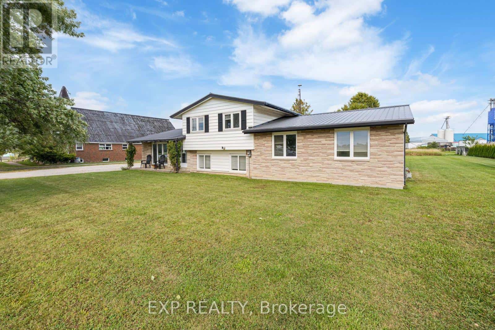 7884 RAWLINGS ROAD — Lambton Shores (Forest), Ontario - Photo 2 of 42