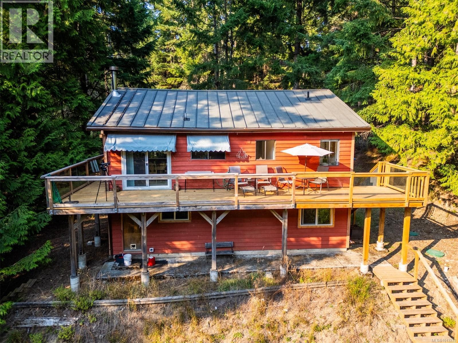 4609 Sailor Rd — Pender Island, British Columbia - Main photo
