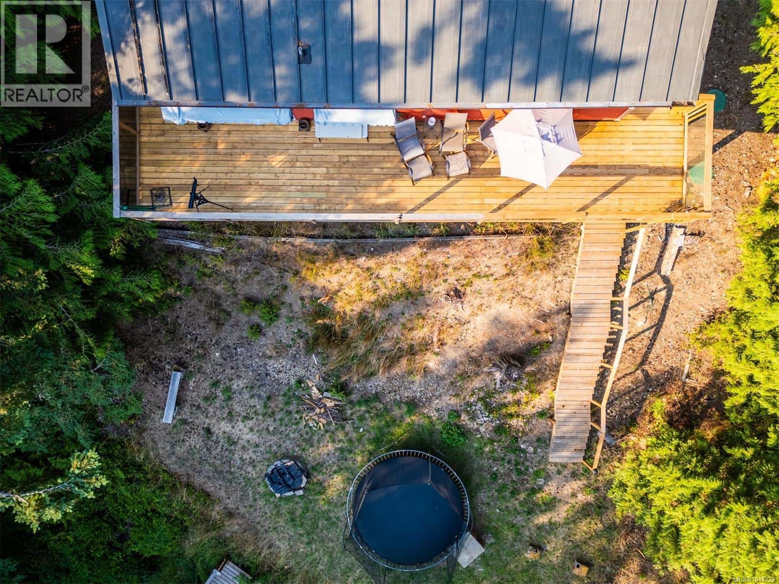 4609 Sailor Rd — Pender Island, British Columbia - Photo 3 of 37