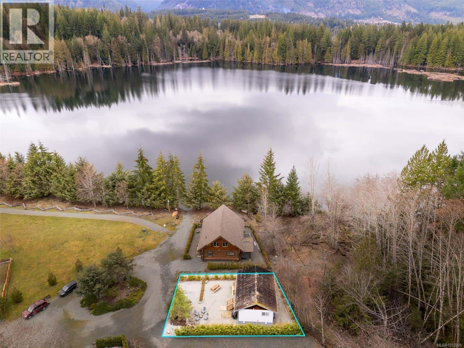 6 8631 South Shore Rd — Lake Cowichan, British Columbia - Photo 2 of 42