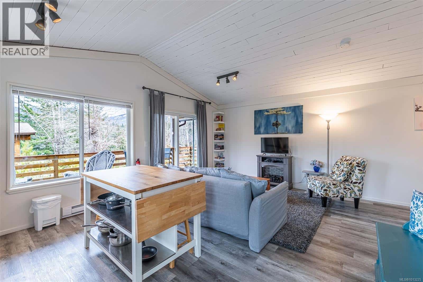 6 8631 South Shore Rd — Lake Cowichan, British Columbia - Photo 4 of 42