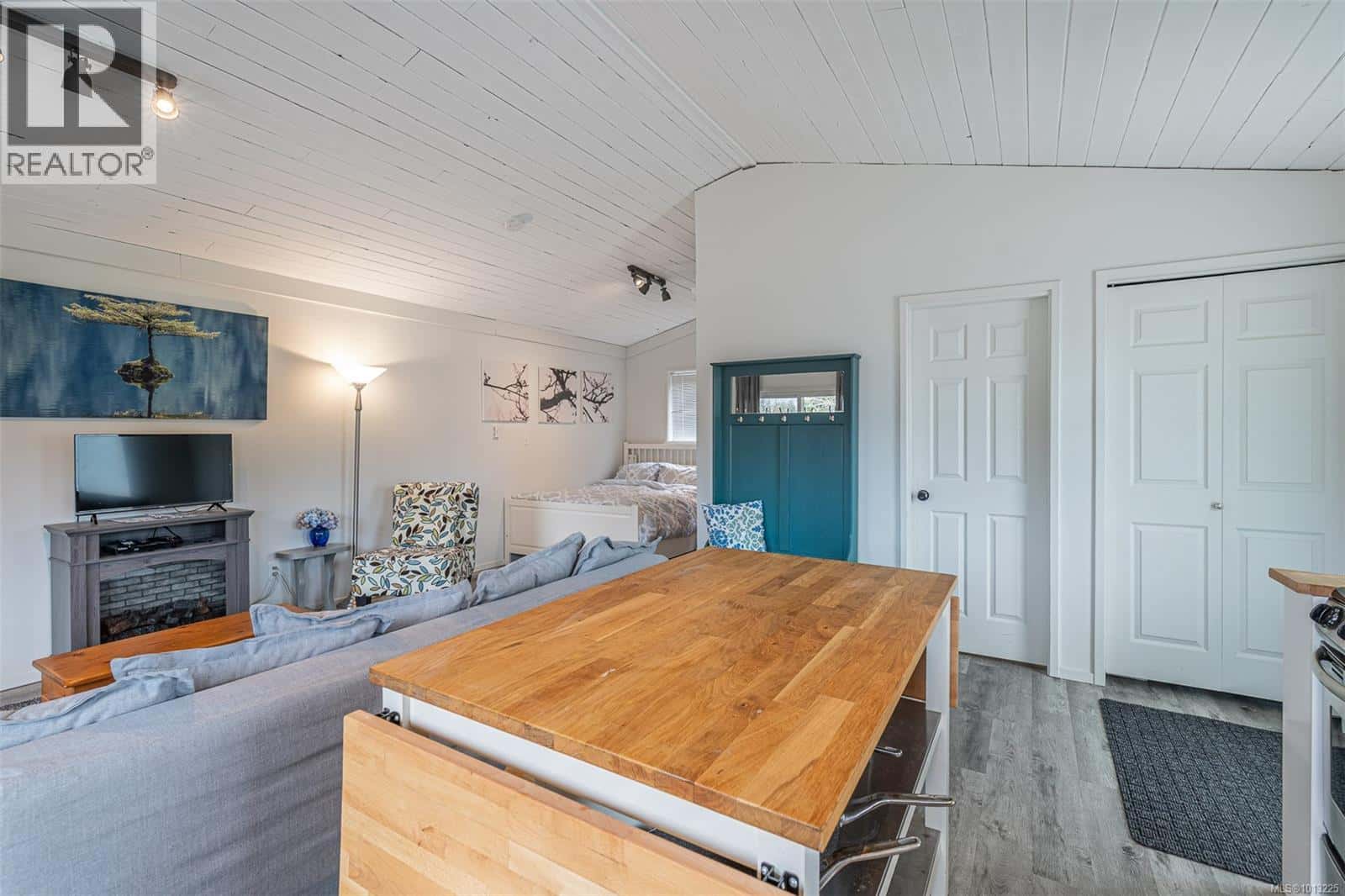 6 8631 South Shore Rd — Lake Cowichan, British Columbia - Photo 5 of 42