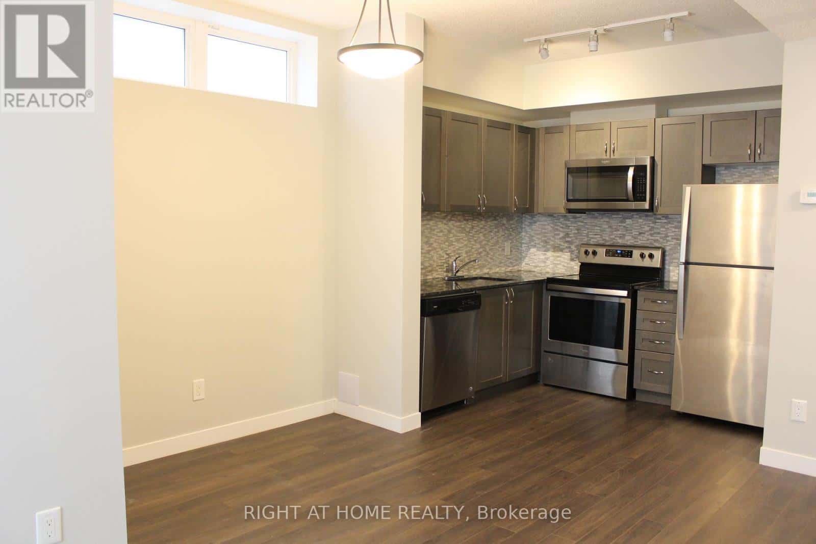 Toronto (Keelesdale-Eglinton West), Ontario — Toronto (Keelesdale-Eglinton West), Ontario - Photo 4 of 11