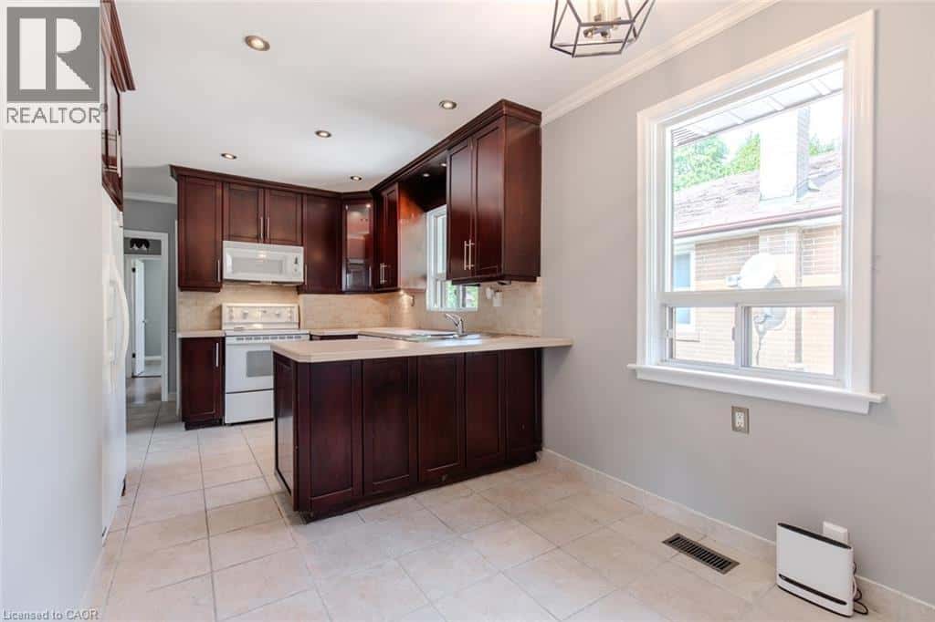 60 GREENOCK Avenue — Scarborough, Ontario - Photo 4 of 43