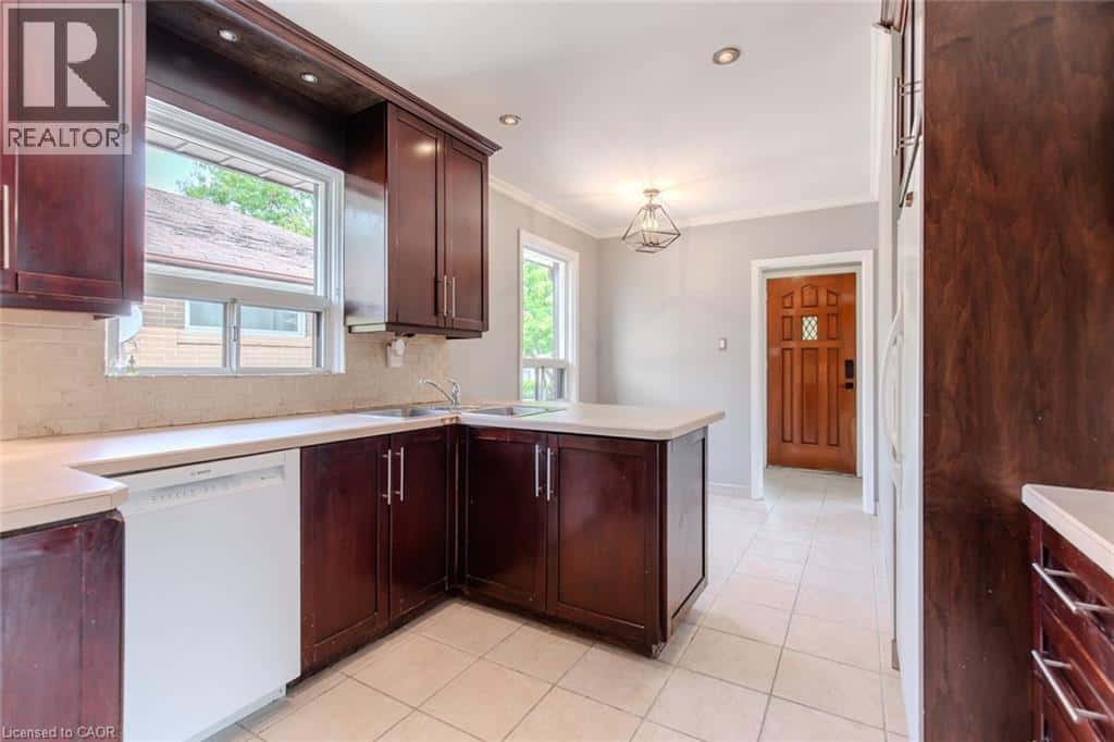 60 GREENOCK Avenue — Scarborough, Ontario - Photo 5 of 43