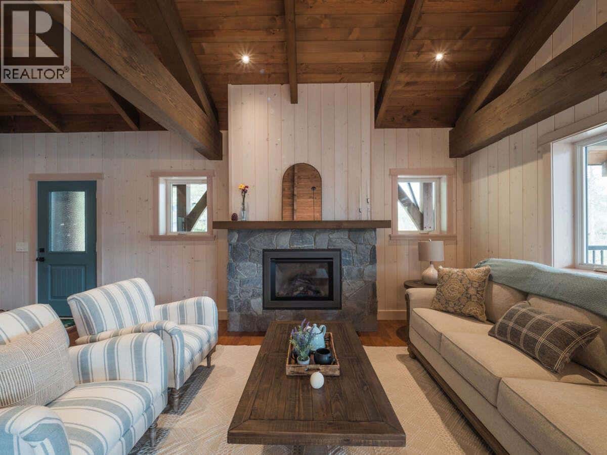 23 Birchgrove Bend — Kaslo, British Columbia - Photo 2 of 31