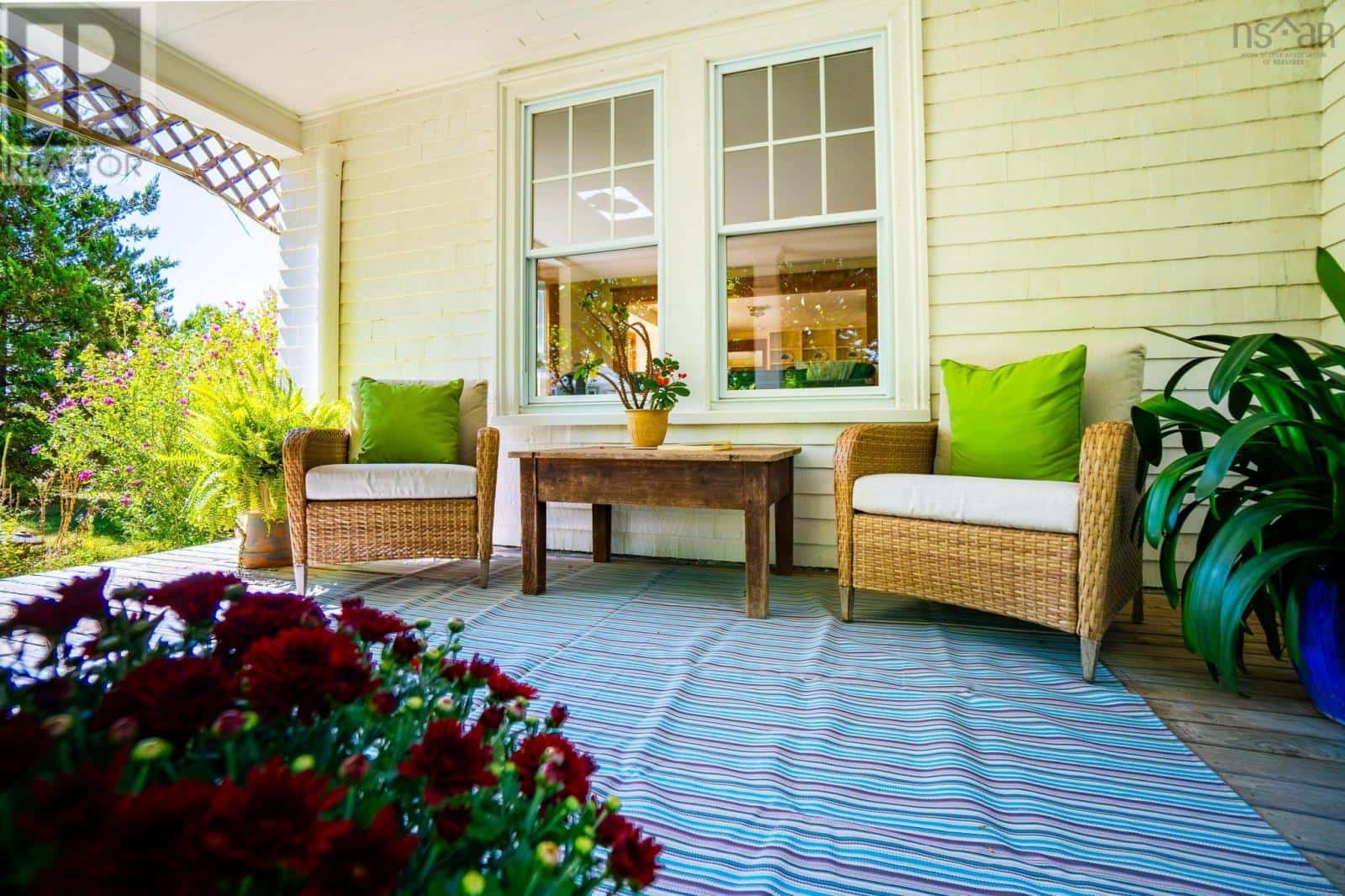 32 Kent Avenue — Wolfville, Nova Scotia - Photo 4 of 50