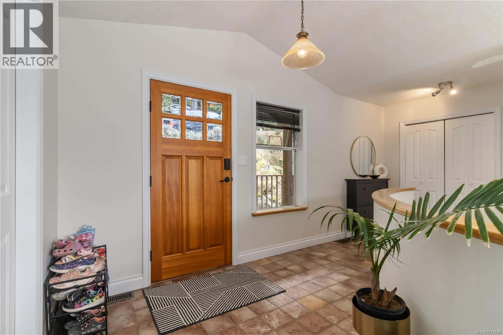 6878 Mark Lane — Central Saanich, British Columbia - Photo 5 of 46