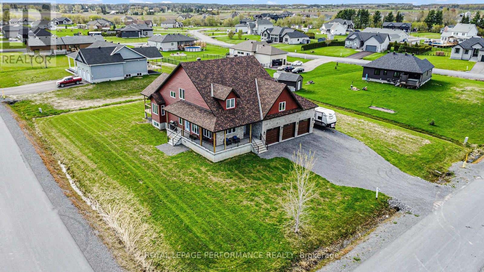 209 DES VIOLETTES STREET — Clarence-Rockland, Ontario - Photo 2 of 40