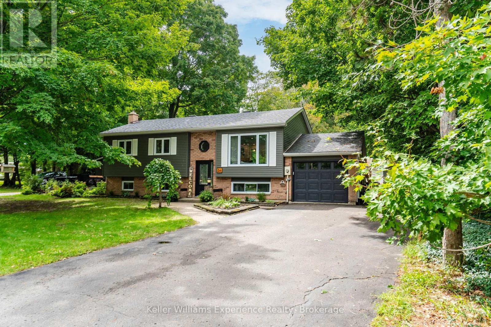 34 HOWARD AVENUE — Tiny (Wyevale), Ontario - Main photo