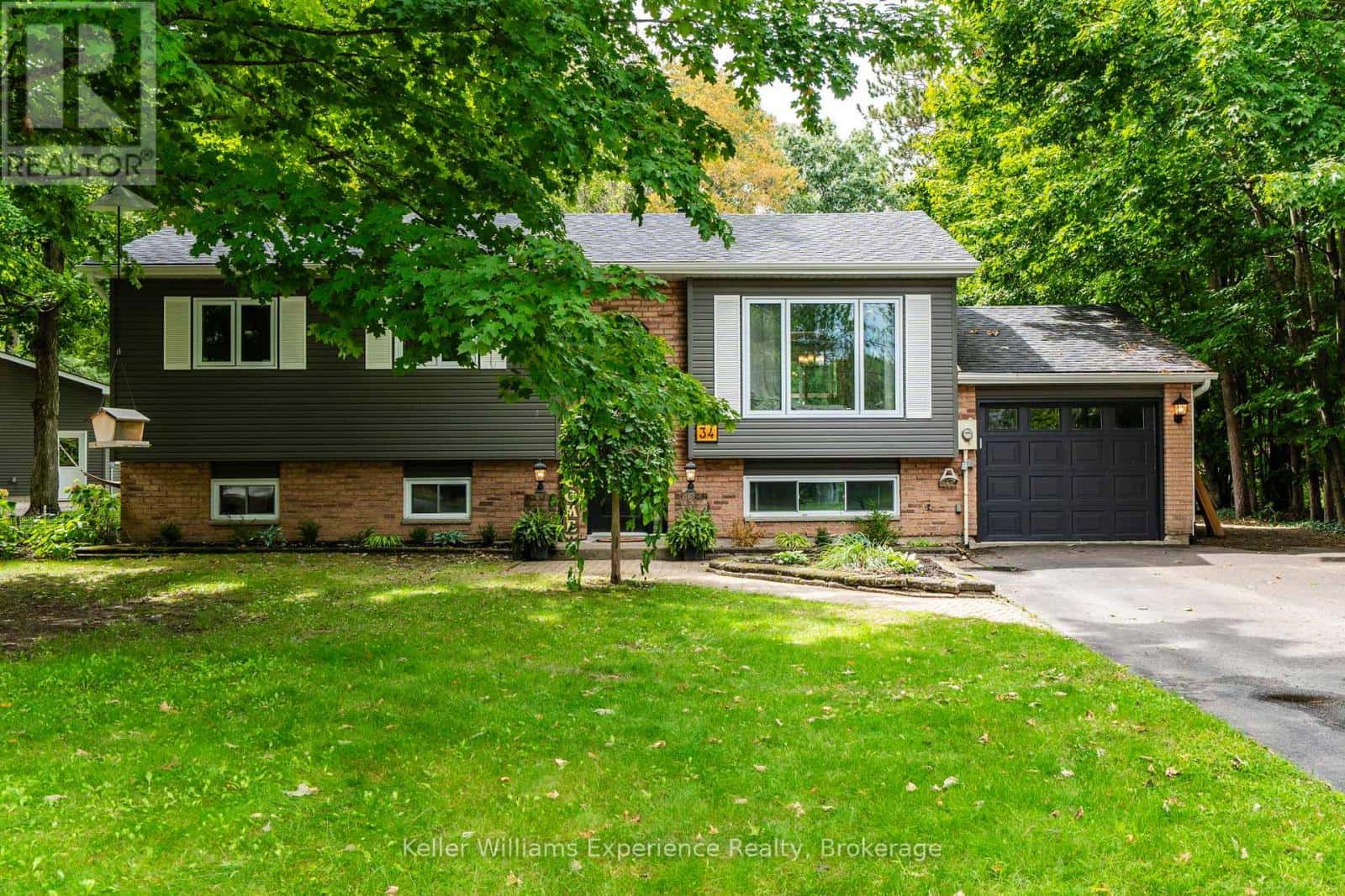 34 HOWARD AVENUE — Tiny (Wyevale), Ontario - Photo 2 of 49