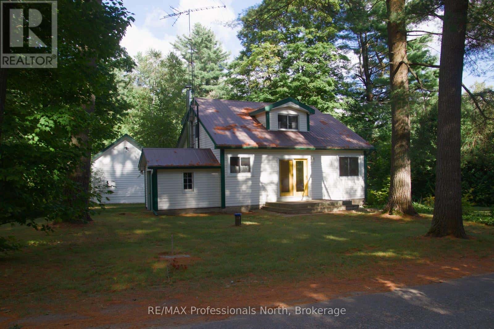 49 BEACH ROAD — Huntsville (Stephenson), Ontario - Photo 2 of 49