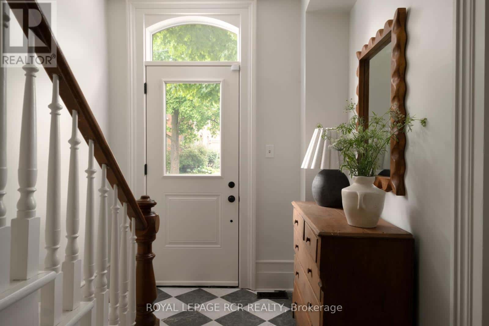 12 BYTHIA STREET — Orangeville, Ontario - Photo 2 of 50