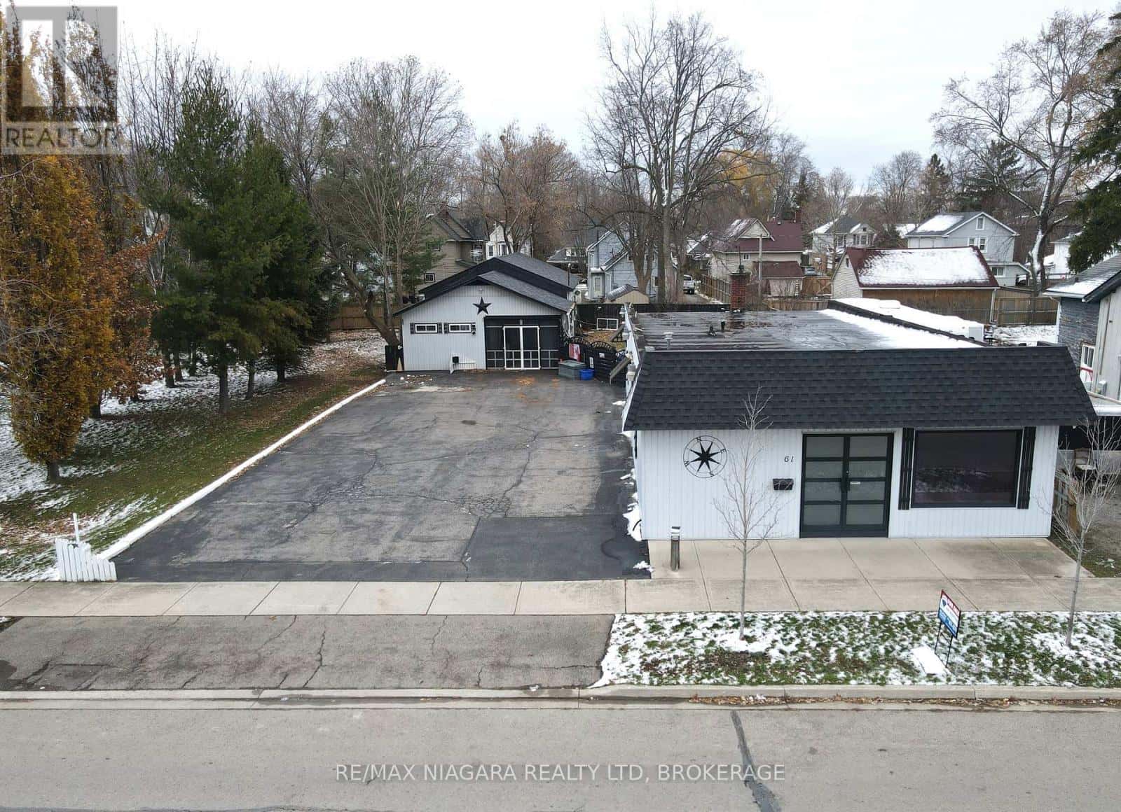 61 QUEEN STREET — Fort Erie (Central), Ontario - Photo 2 of 43