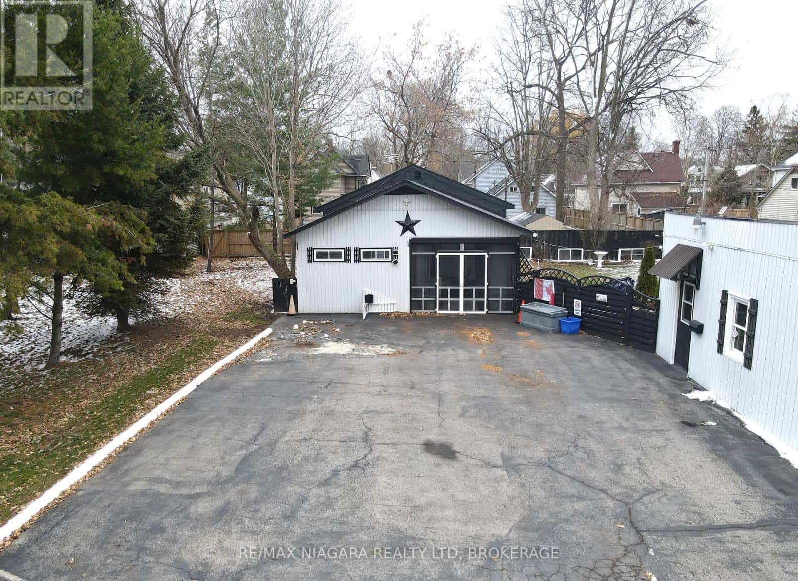 61 QUEEN STREET — Fort Erie (Central), Ontario - Photo 3 of 43