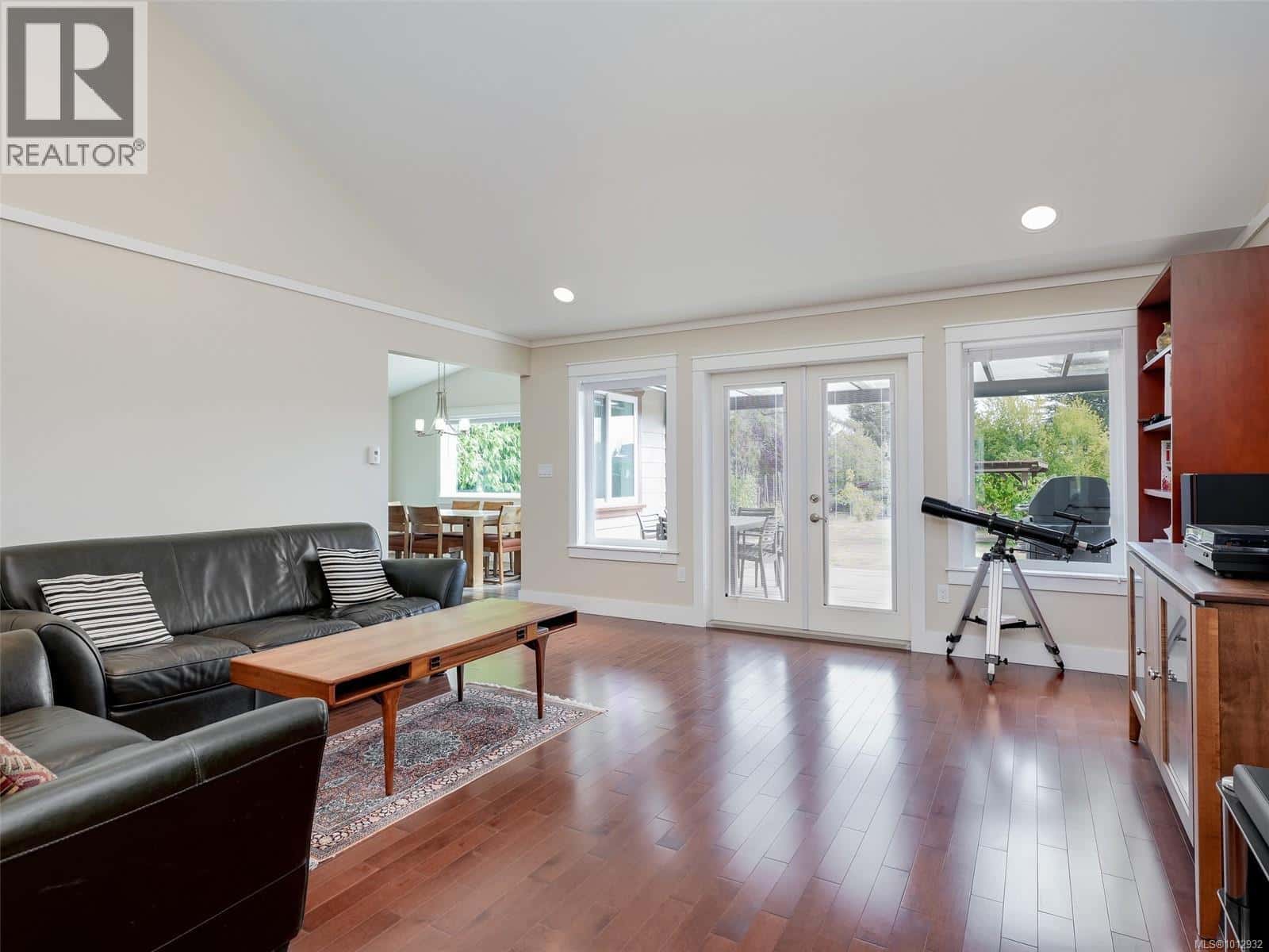 9173 Basswood Rd — North Saanich, British Columbia - Photo 3 of 37