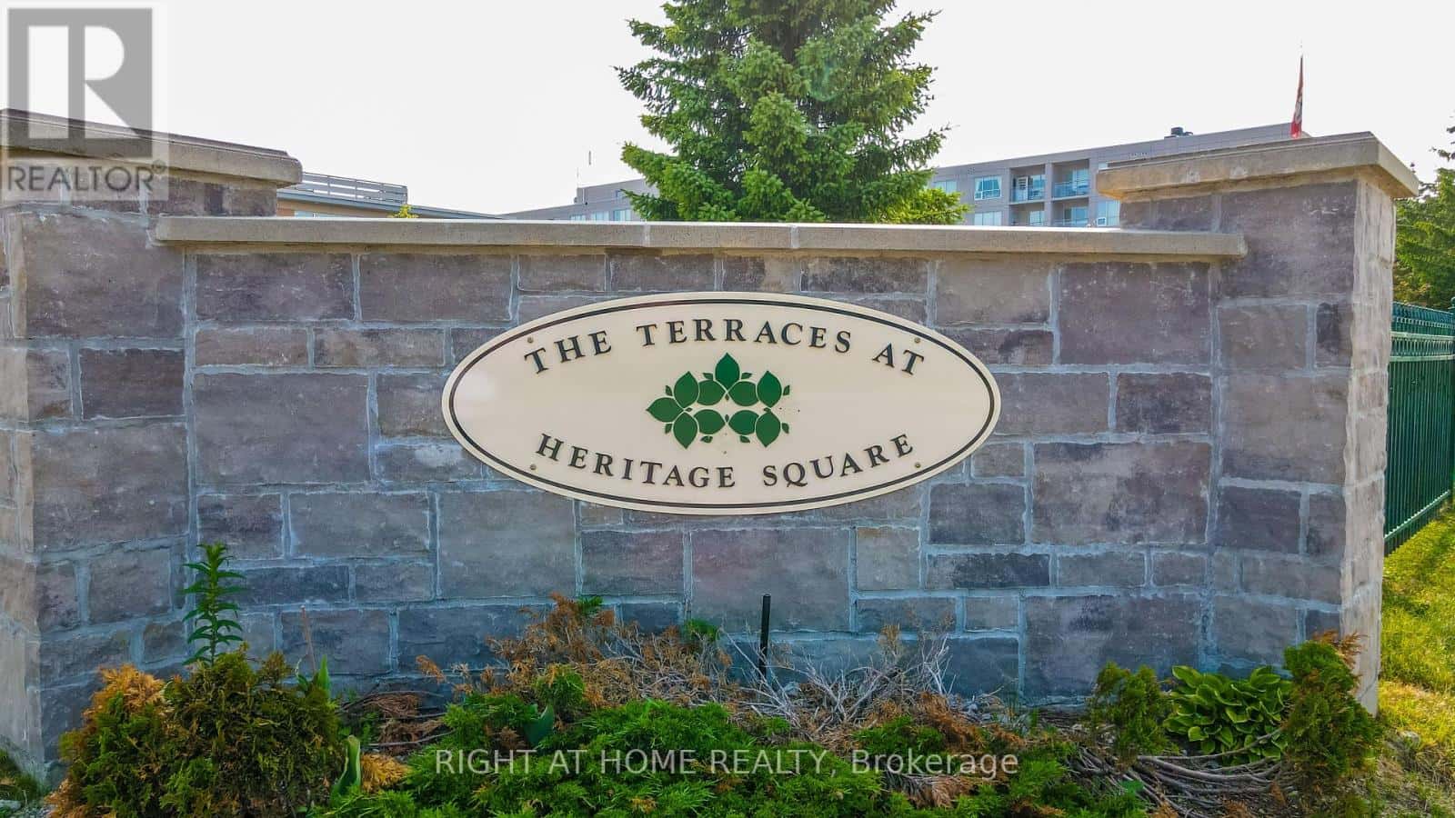 317 - 90 DEAN AVENUE — Barrie (Painswick South), Ontario - Photo 2 of 37