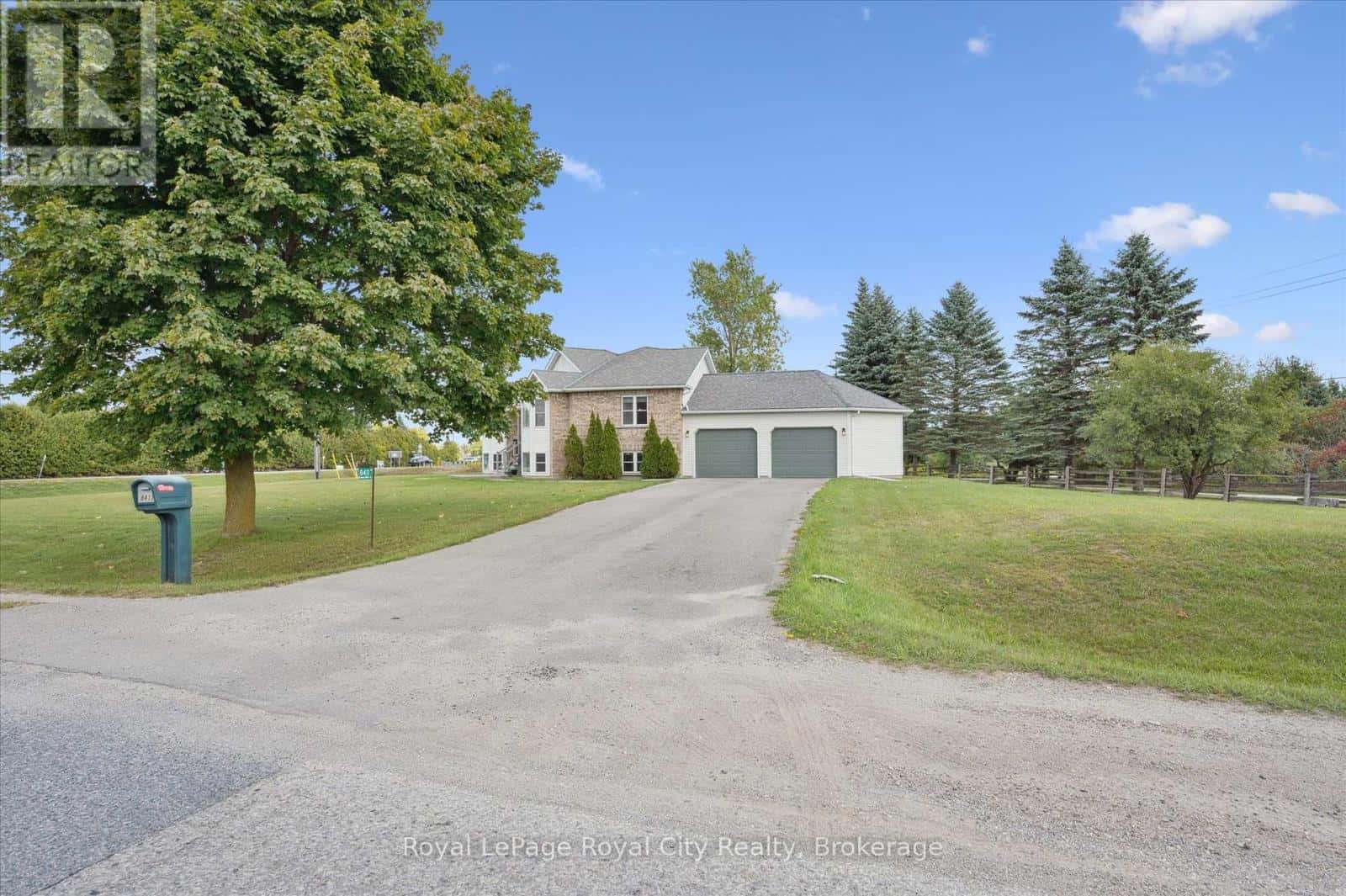 8411 ERAMOSA/MILTON TOWNLINE — Guelph/Eramosa, Ontario - Photo 2 of 43