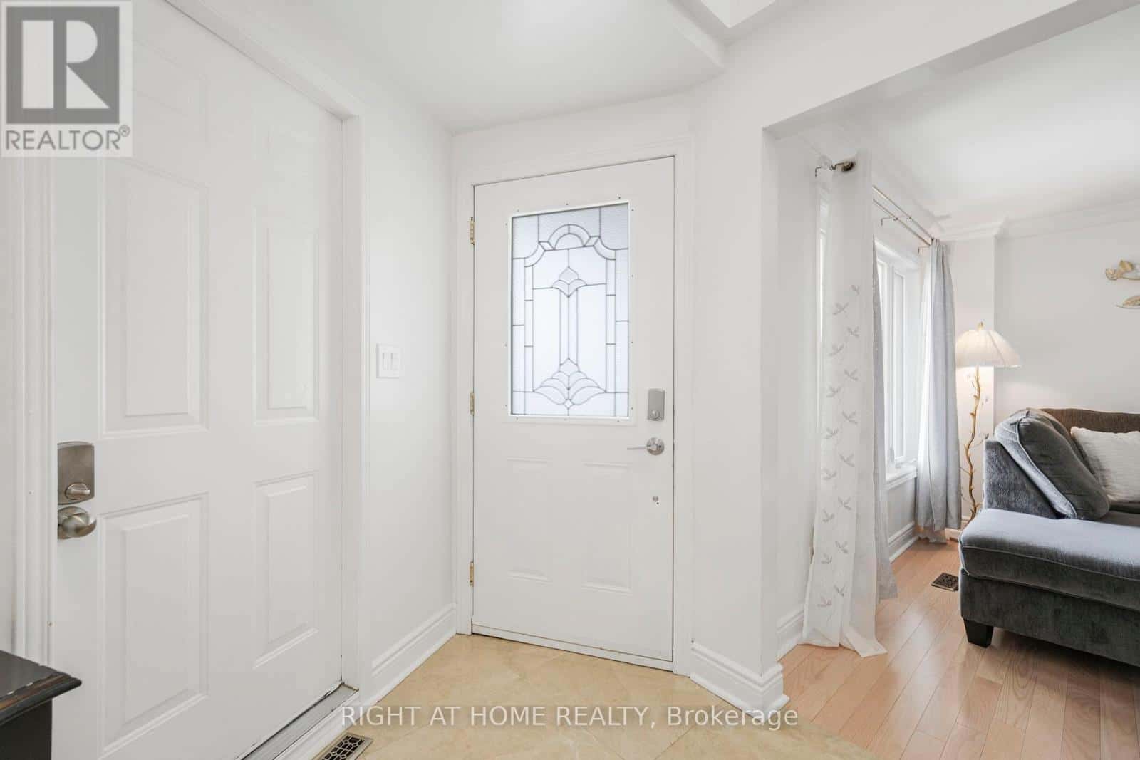 Mississauga (Malton), Ontario — Mississauga (Malton), Ontario - Photo 4 of 49