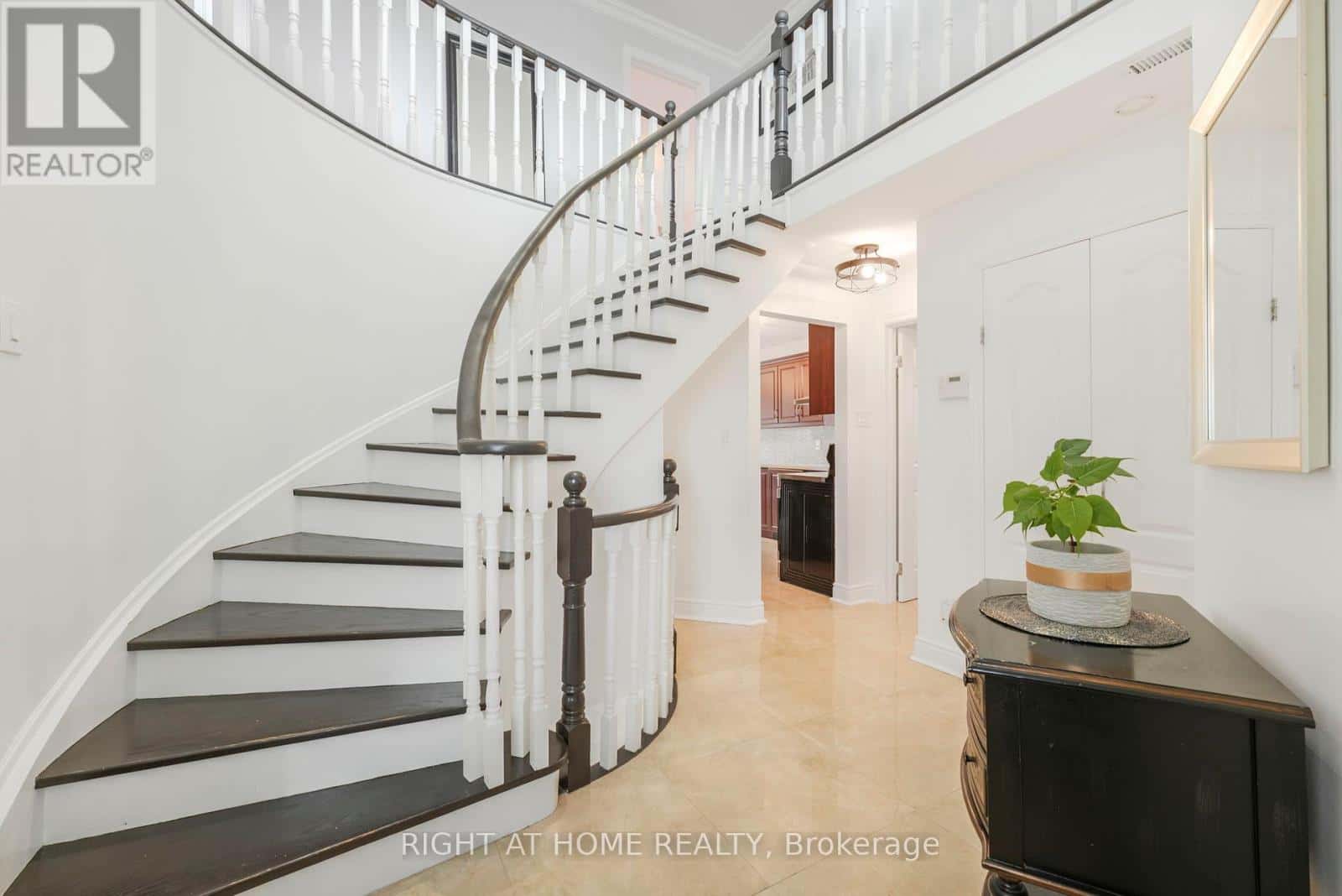 Mississauga (Malton), Ontario — Mississauga (Malton), Ontario - Photo 5 of 49