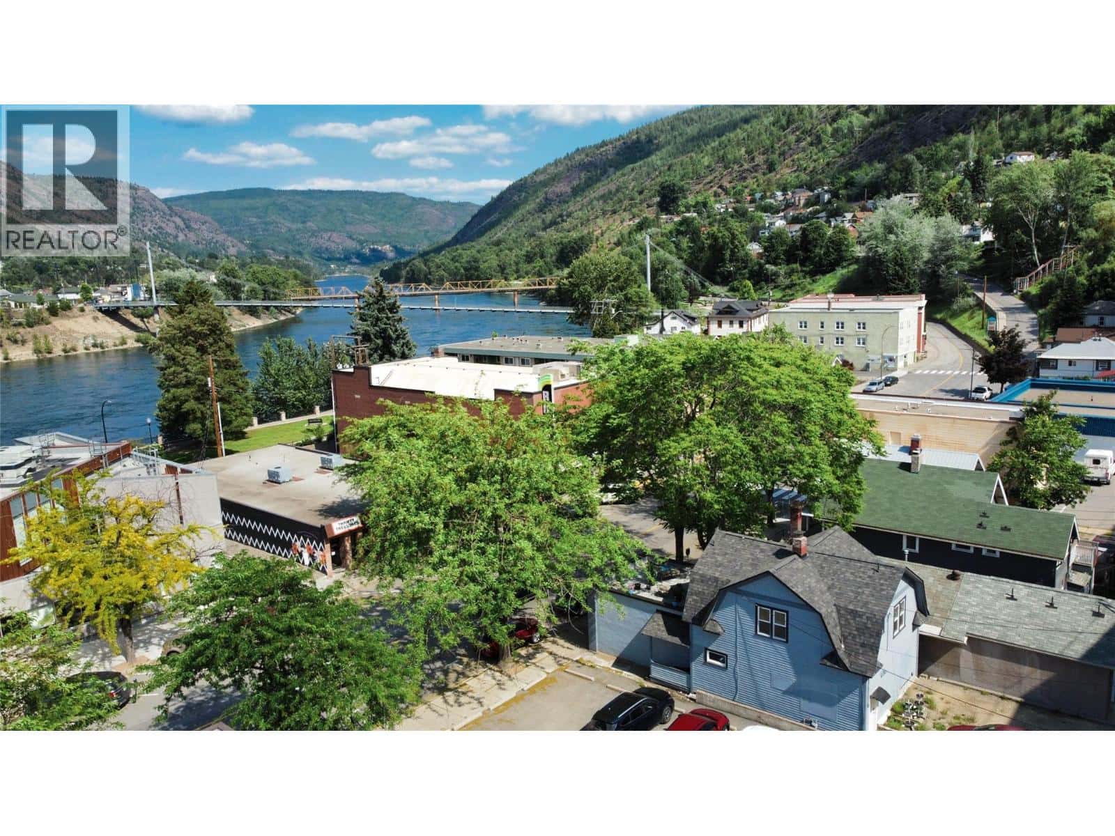 1560 BAY Avenue — Trail, British Columbia - Photo 3 of 62