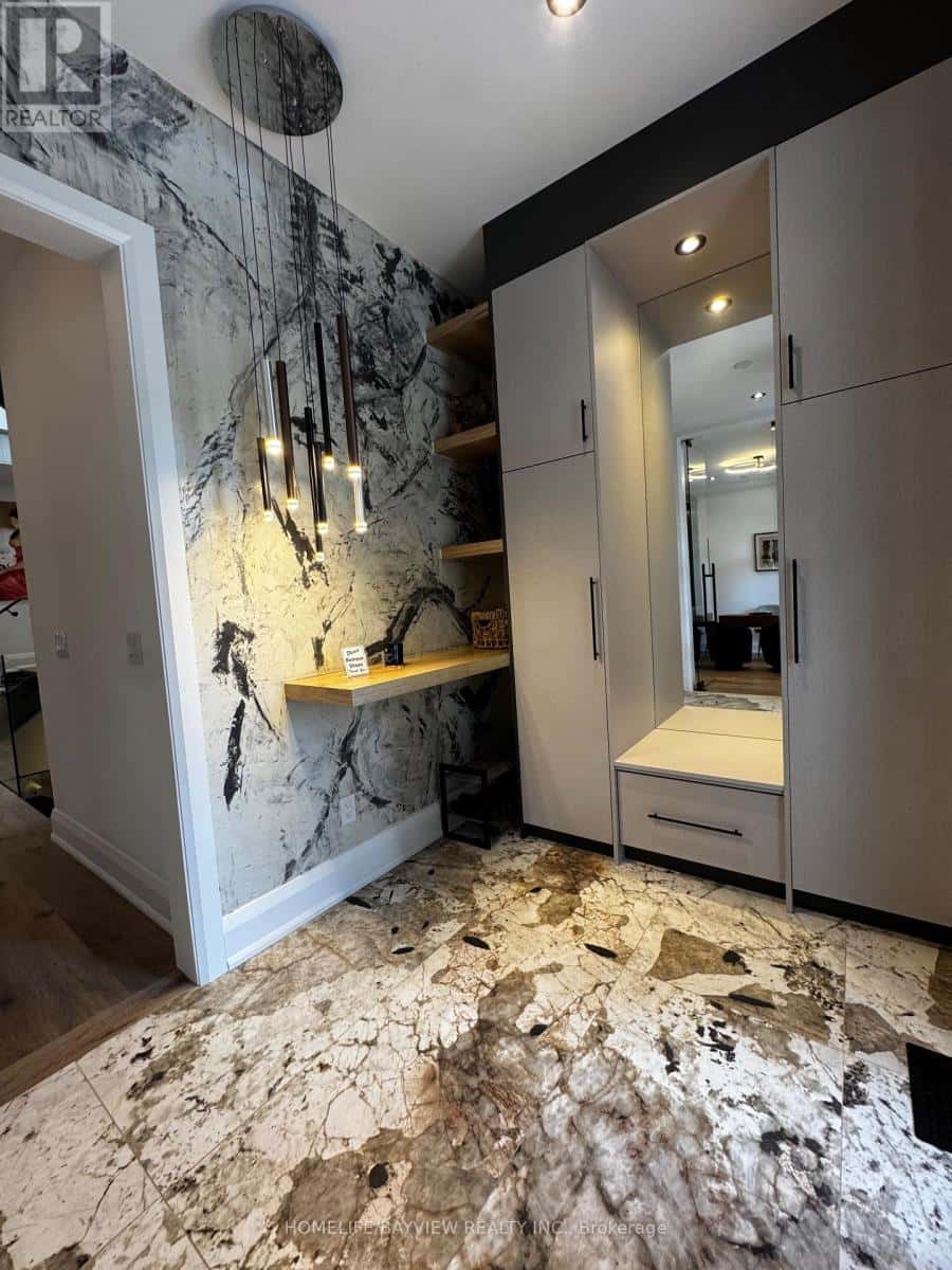 Aurora (Aurora Village), Ontario — Aurora (Aurora Village), Ontario - Photo 3 of 49