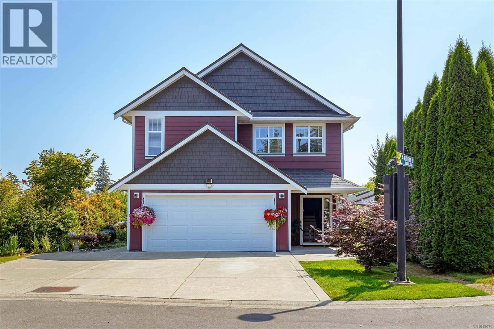 164 White Pine Rd — View Royal, British Columbia - Photo 3 of 98