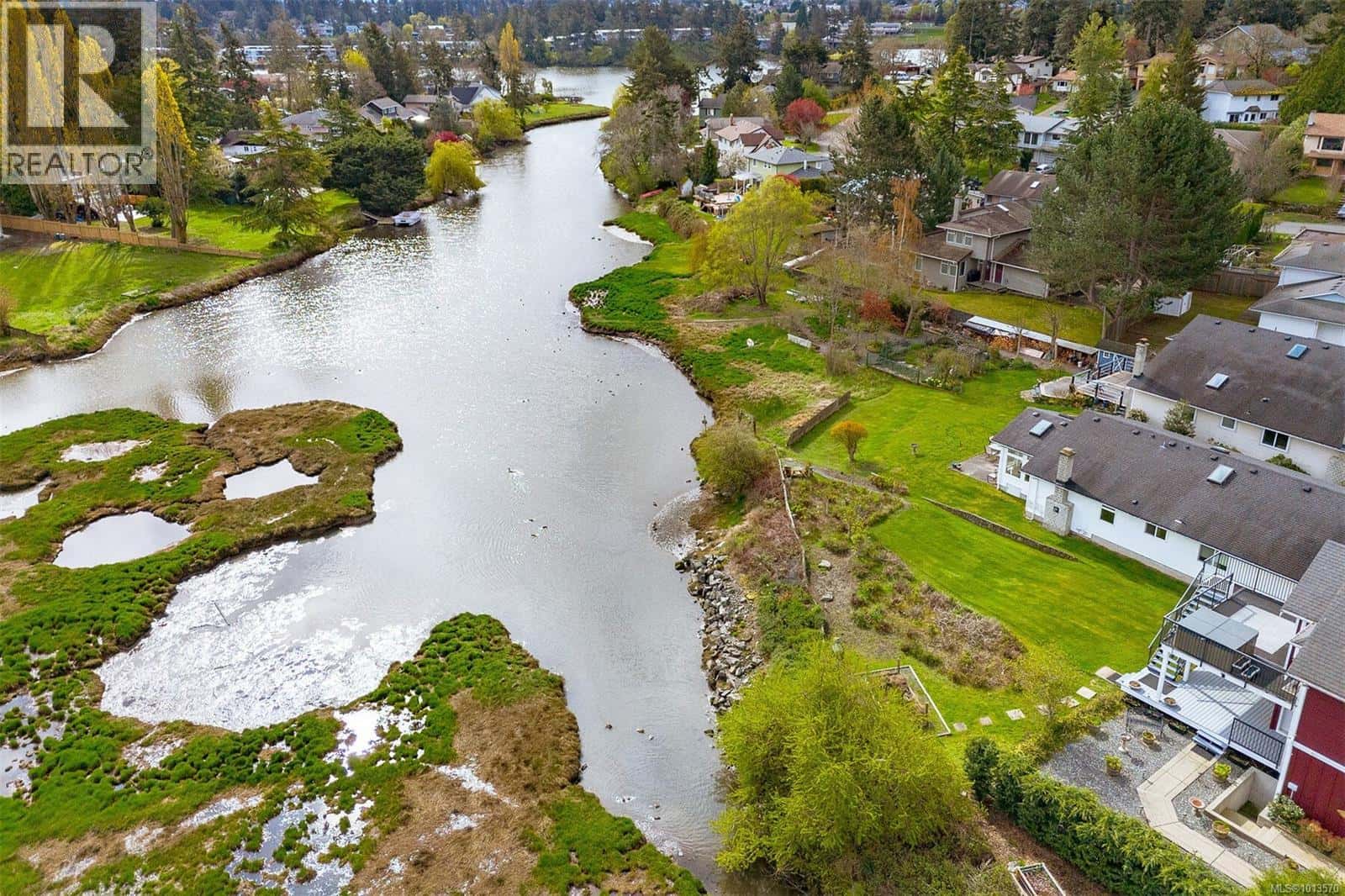 164 White Pine Rd — View Royal, British Columbia - Photo 2 of 98