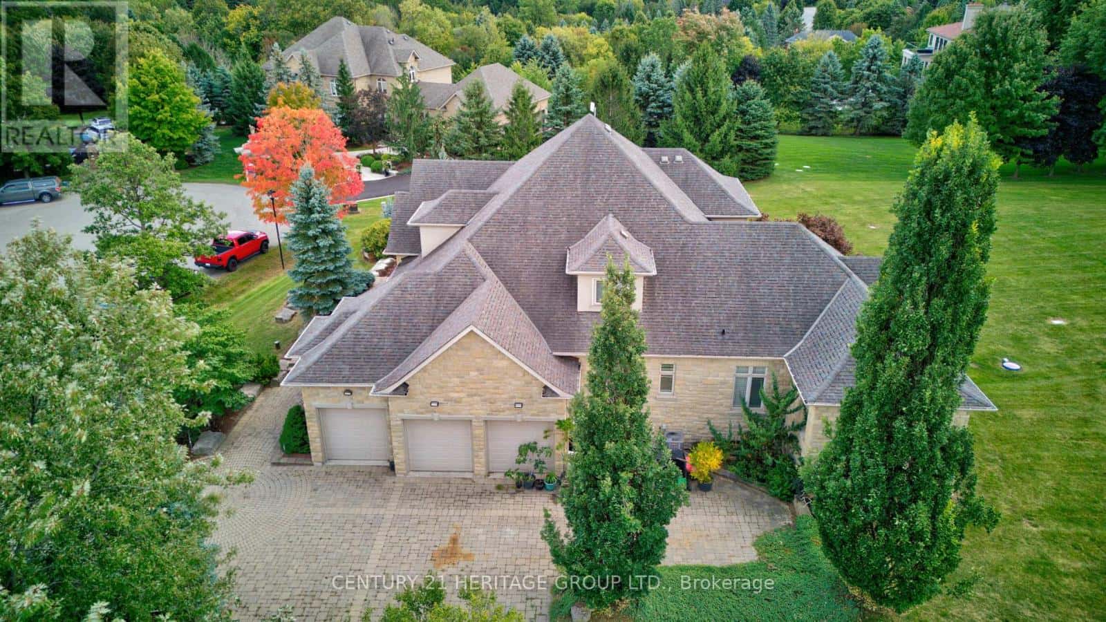 12 PRINCE ADAM COURT — King, Ontario - Photo 3 of 42