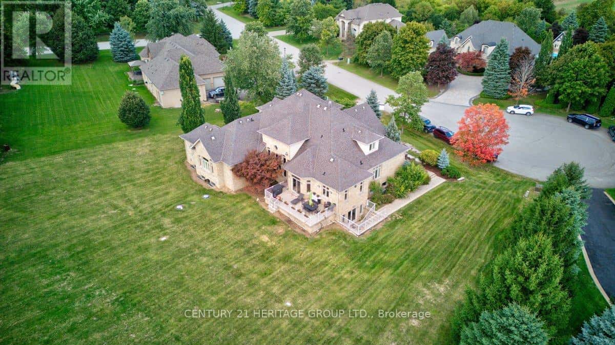 12 PRINCE ADAM COURT — King, Ontario - Photo 5 of 42