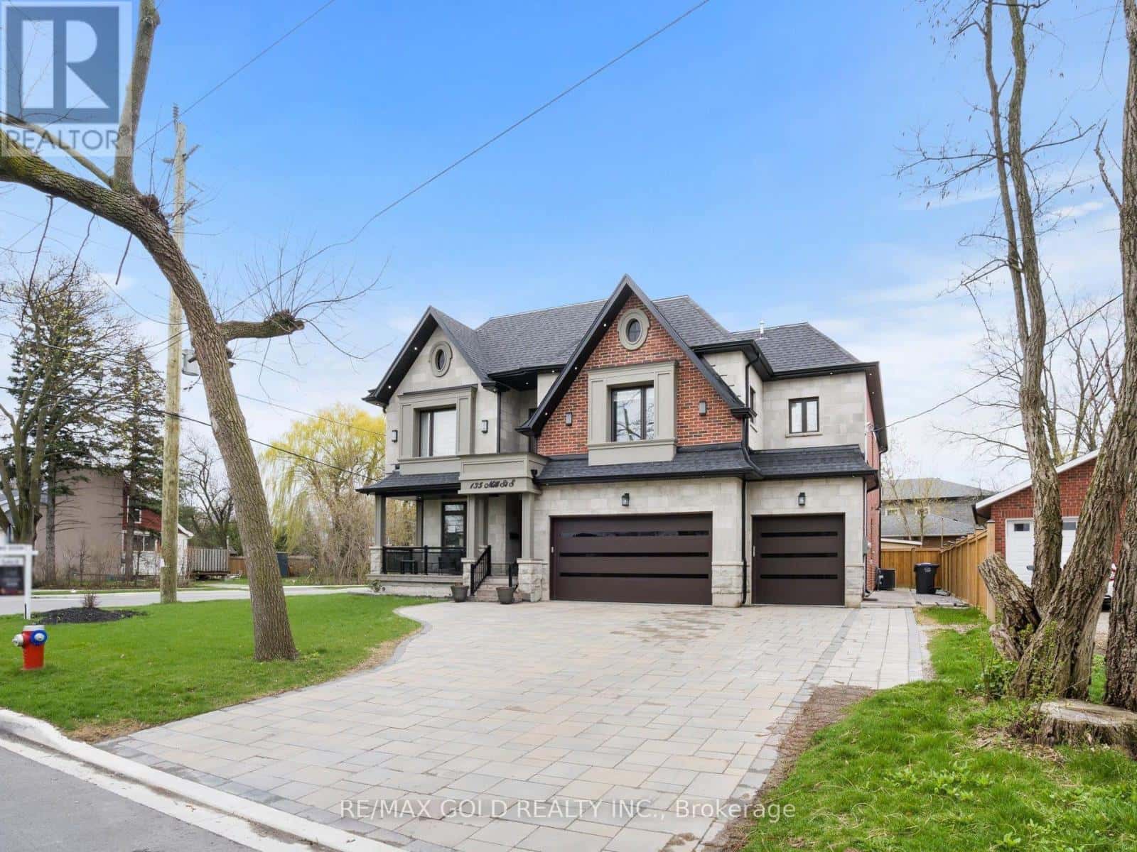 135 MILL STREET S — Brampton (Downtown Brampton), Ontario - Photo 2 of 47