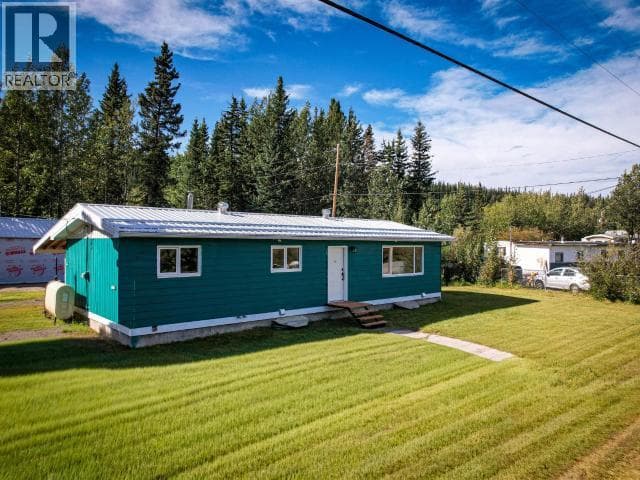102- MCDADE ROAD — Carmacks, Yukon - Main photo
