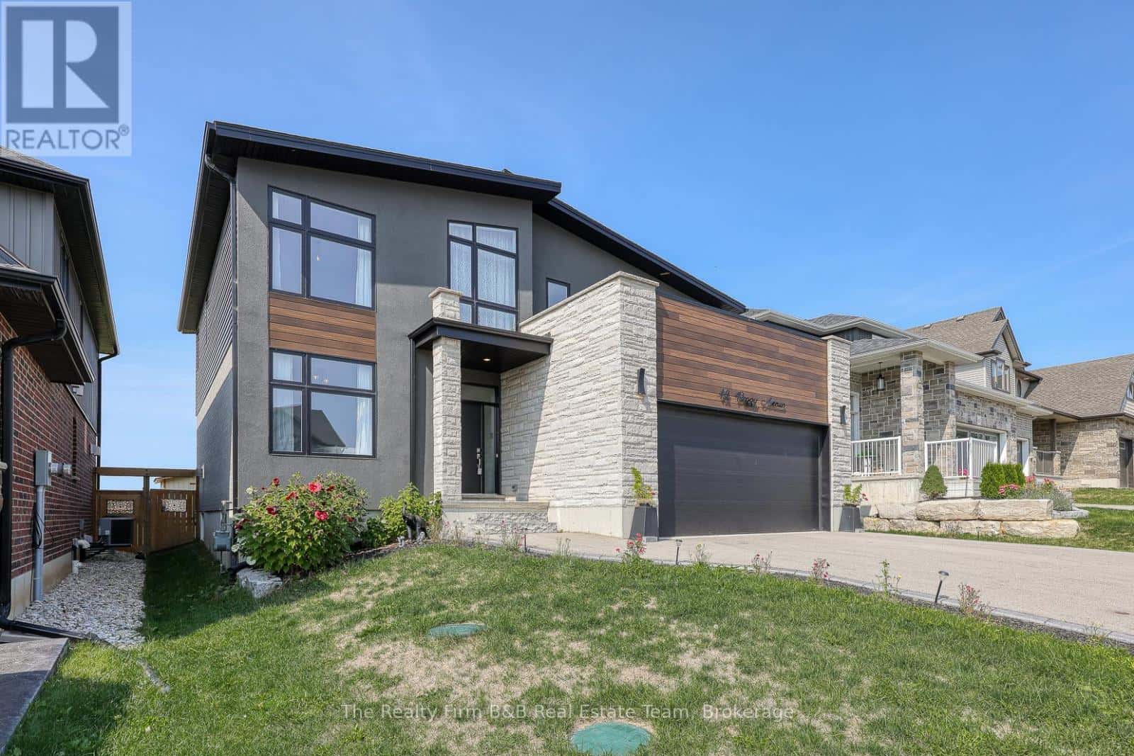 42 PEGGY AVENUE — South-West Oxford (Mount Elgin), Ontario - Photo 2 of 50