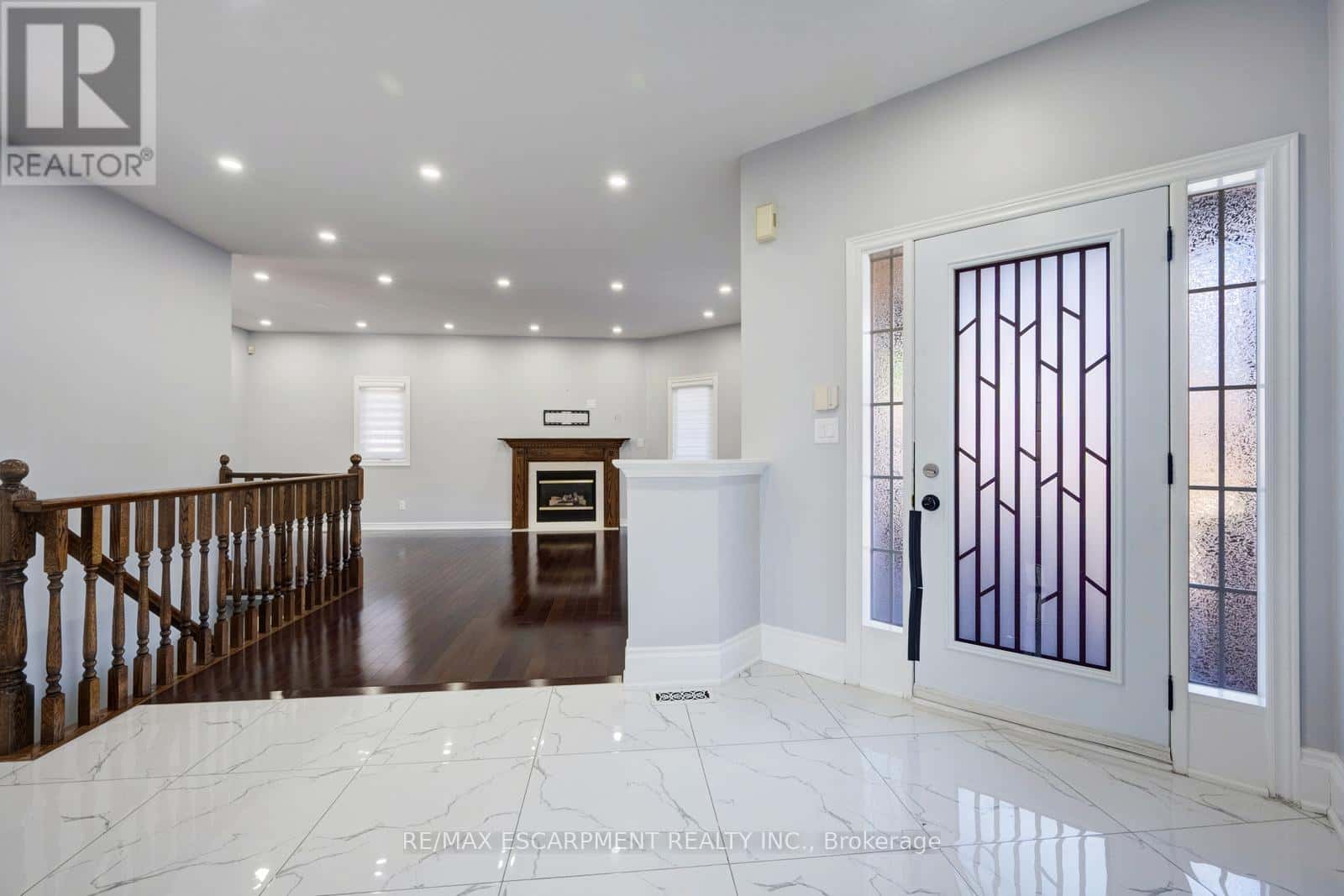 12 LARKDALE TERRACE — Brampton (Sandringham-Wellington), Ontario - Photo 5 of 42