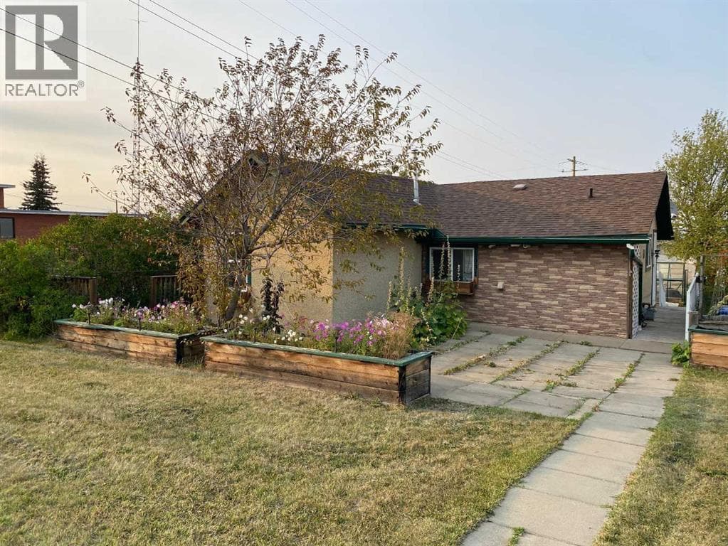 5031 45 Avenue — Spirit River, Alberta - Main photo