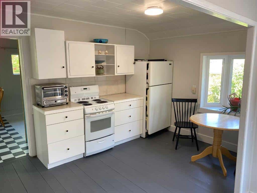 5031 45 Avenue — Spirit River, Alberta - Photo 2 of 27