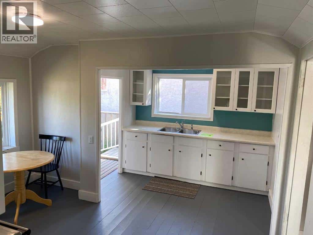 5031 45 Avenue — Spirit River, Alberta - Photo 3 of 27