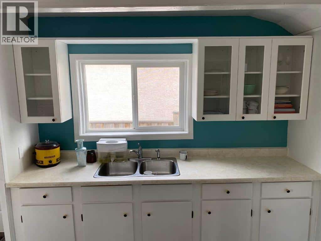 5031 45 Avenue — Spirit River, Alberta - Photo 4 of 27