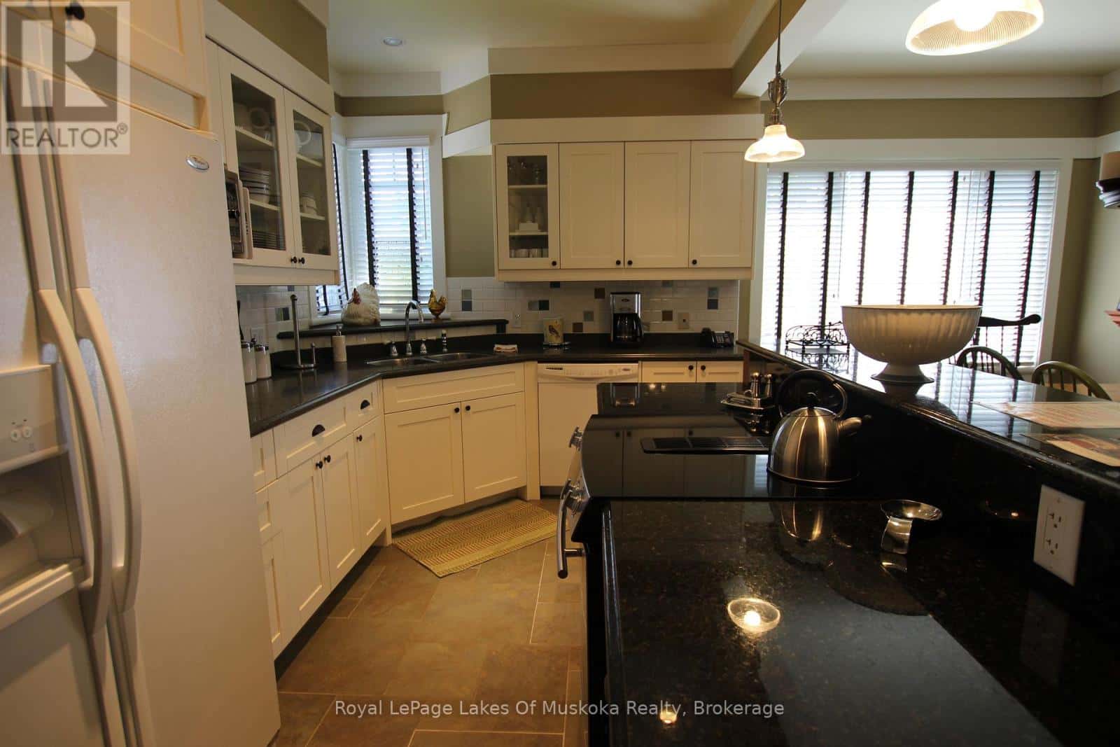 V 3, W 5 - 1020 BIRCH GLEN ROAD — Lake of Bays (Mclean), Ontario - Photo 2 of 33