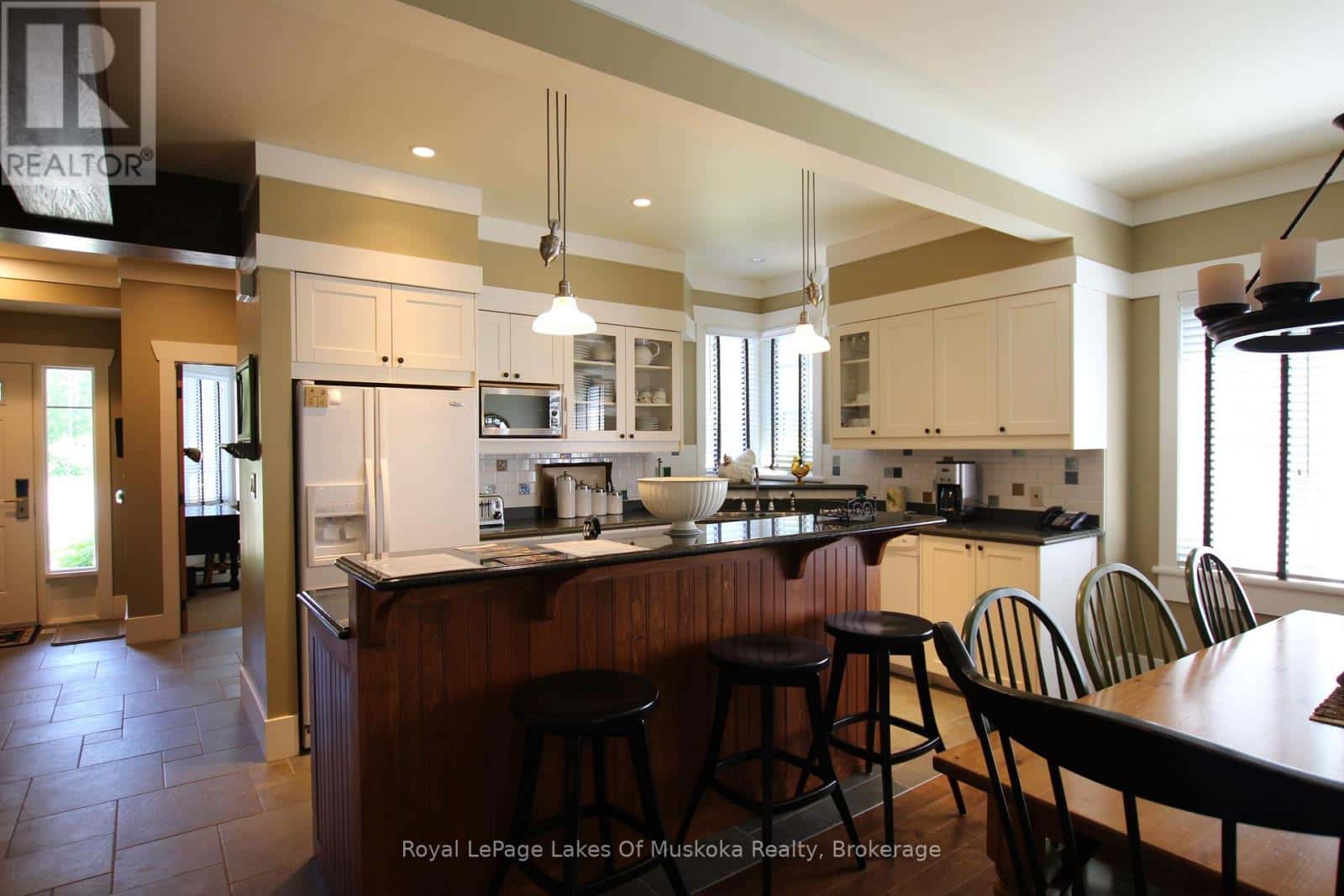 V 3, W 5 - 1020 BIRCH GLEN ROAD — Lake of Bays (Mclean), Ontario - Photo 3 of 33