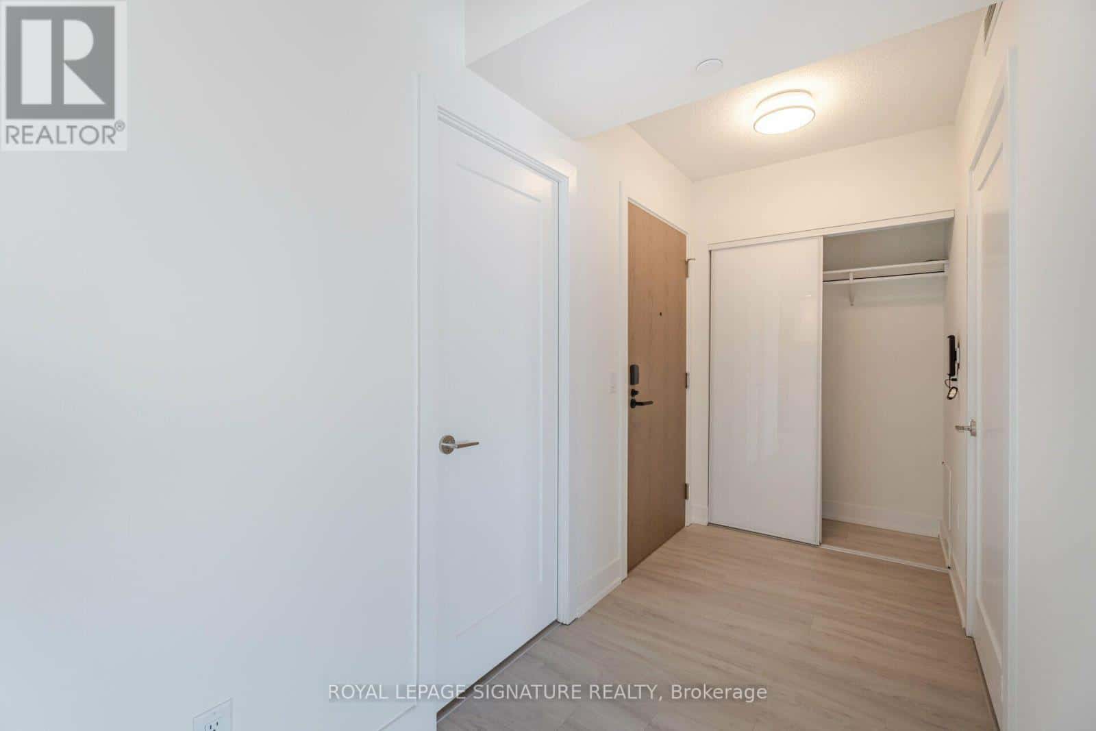 2705 - 10 EVA ROAD — Toronto (Etobicoke West Mall), Ontario - Photo 5 of 35