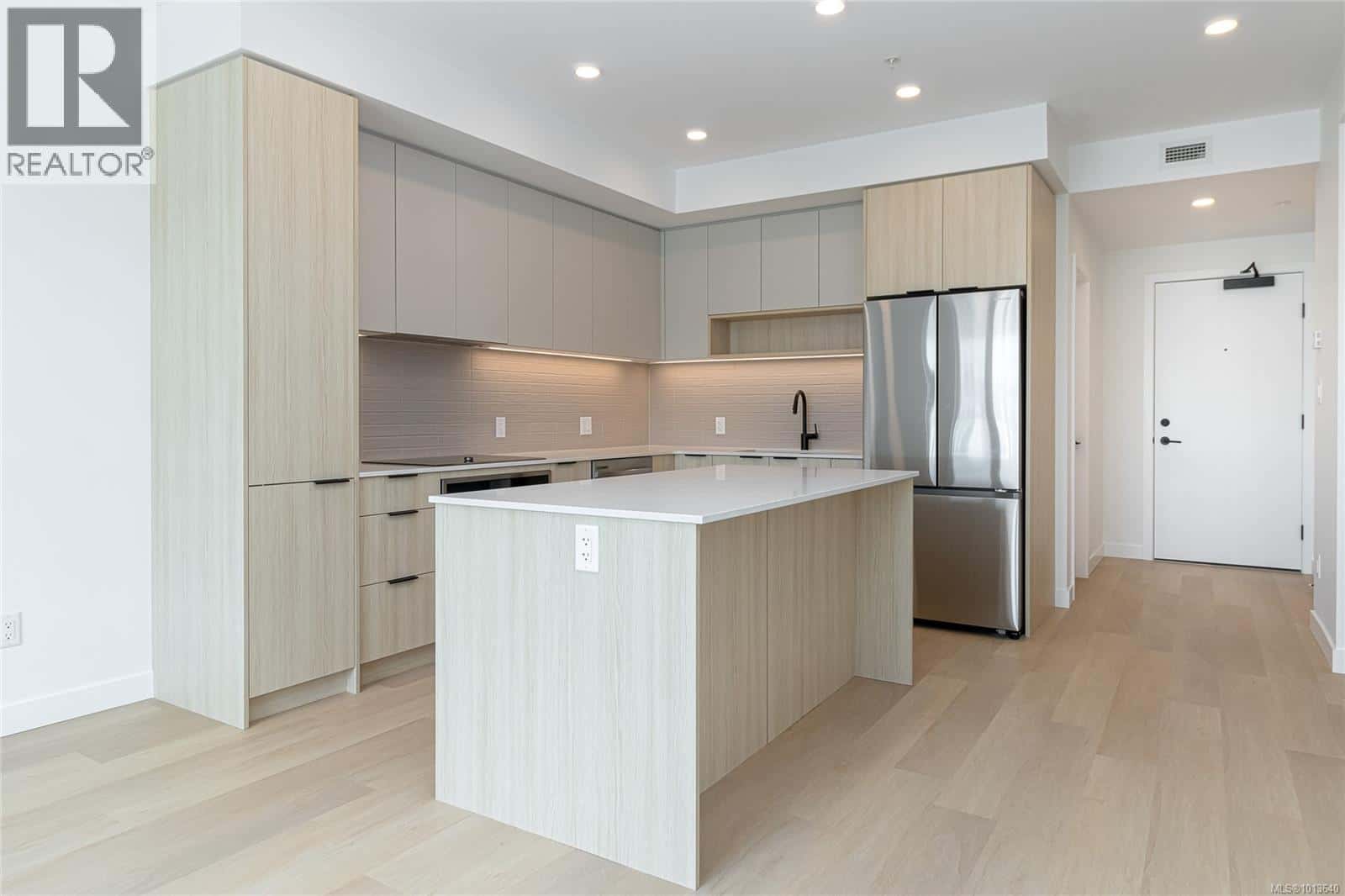 310 3564B Ryder Hesjedal Way — Colwood, British Columbia - Photo 2 of 41