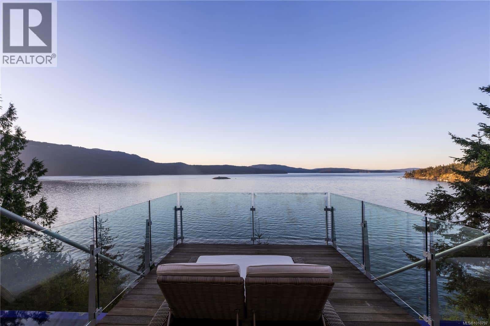 1580 Lands End Rd — North Saanich, British Columbia - Photo 4 of 53