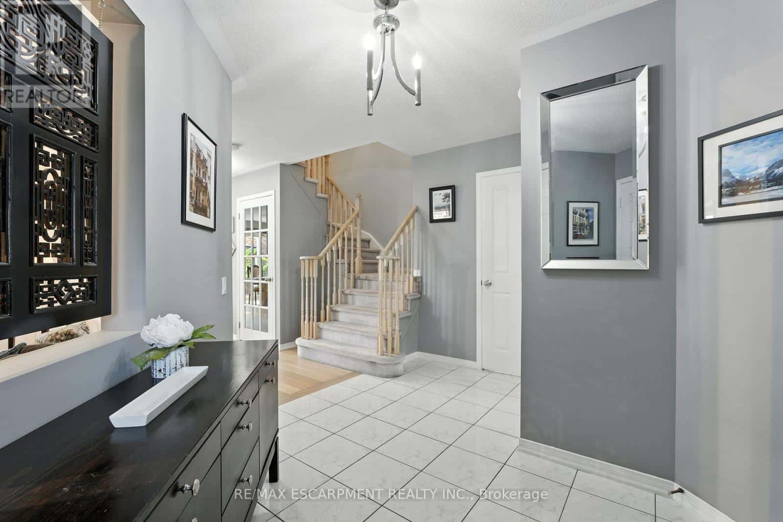 88 GRINDSTONE WAY — Hamilton (Waterdown), Ontario - Photo 4 of 39