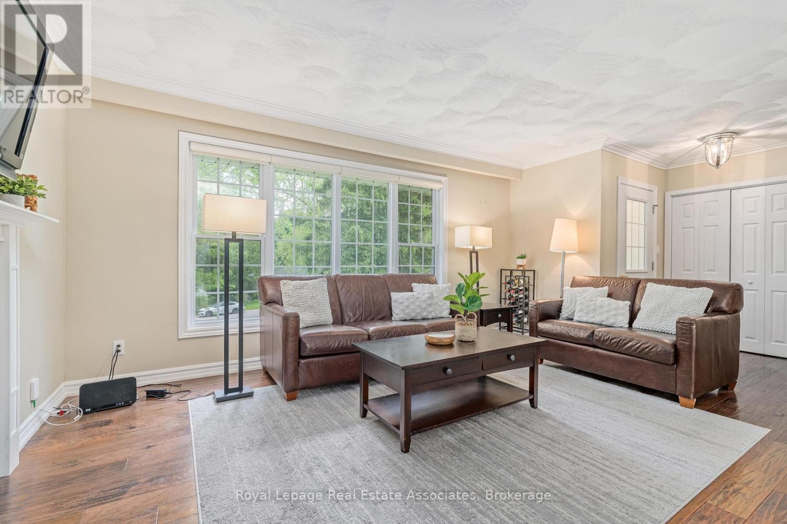 112 PARK STREET E — Halton Hills (Glen Williams), Ontario - Main photo