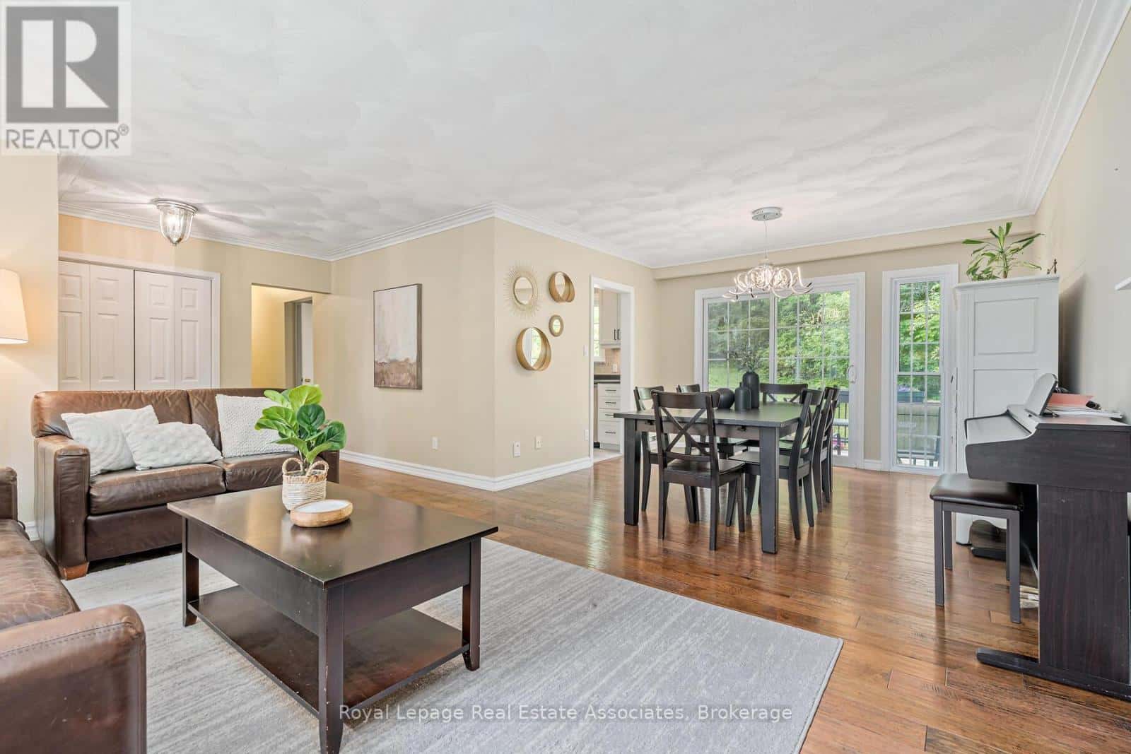 112 PARK STREET E — Halton Hills (Glen Williams), Ontario - Photo 3 of 41