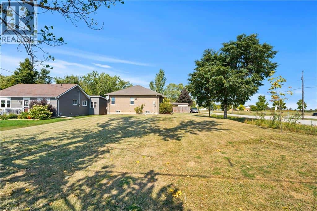 301 MUD Street E — Stoney Creek, Ontario - Photo 5 of 43